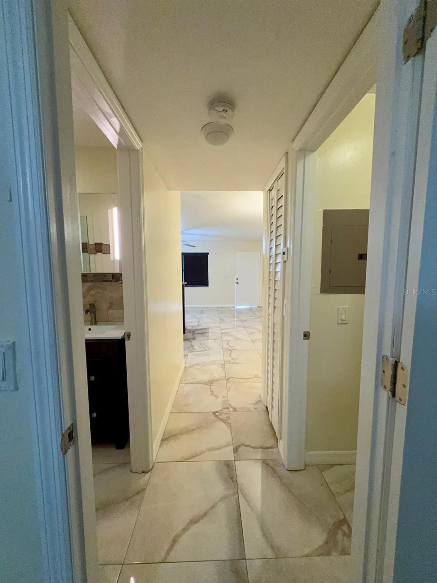 9109 W Hillsborough Ave #j109 Property Photo 9
