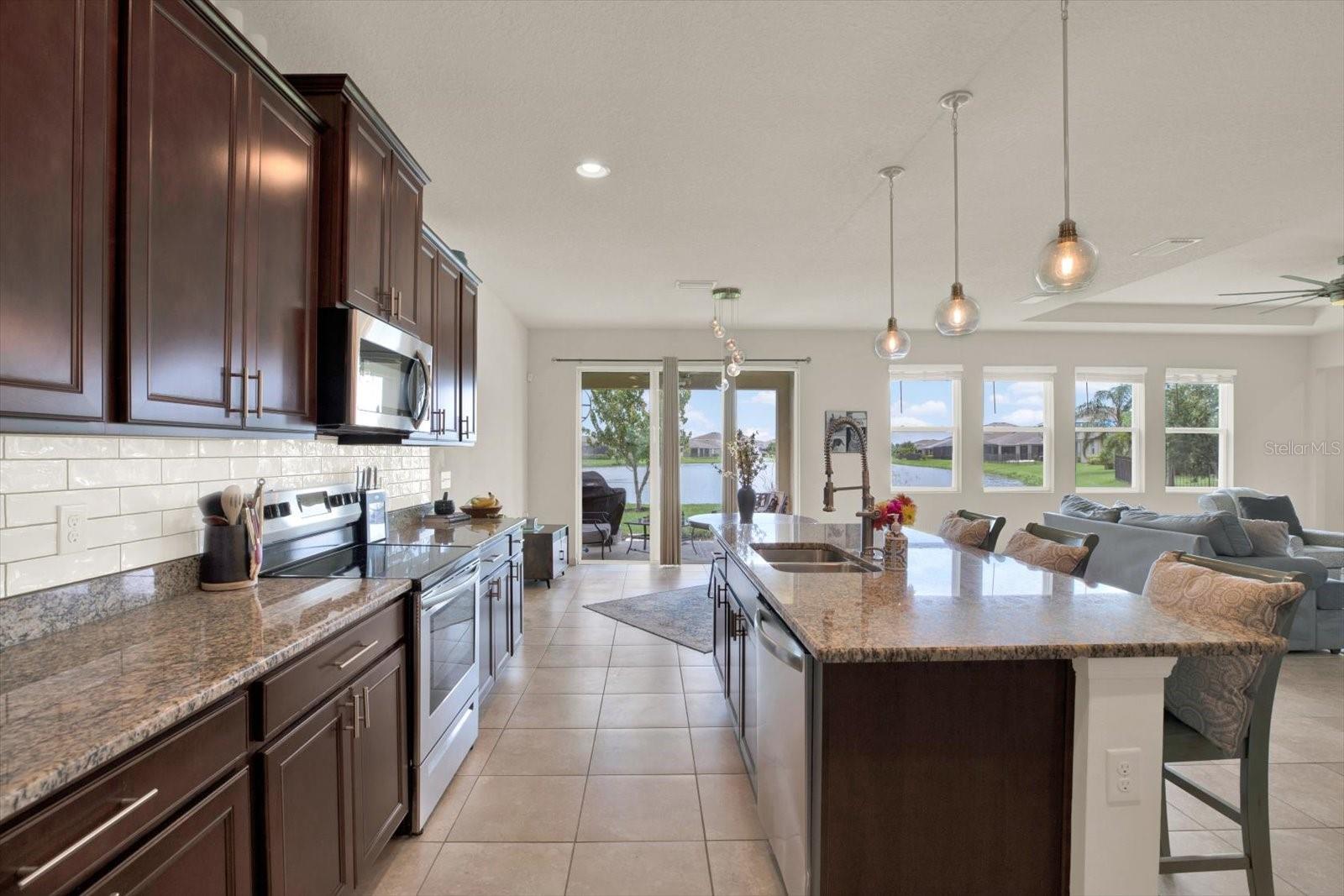 6723 Devesta Loop Property Photo 6