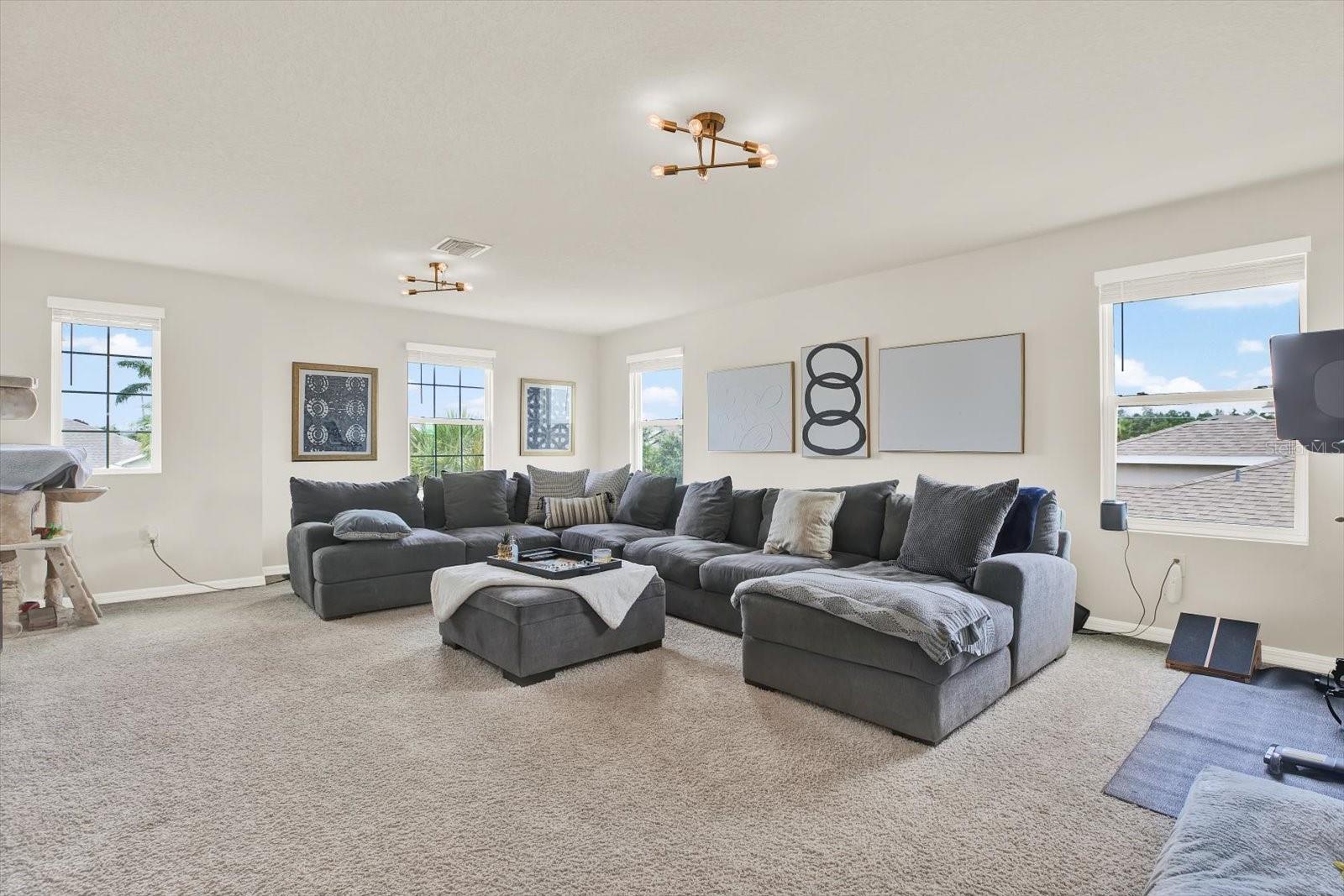 6723 Devesta Loop Property Photo 9