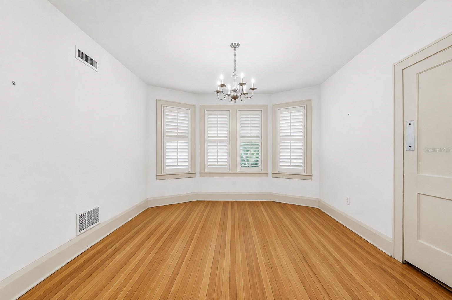 3123 W Oaklyn Ave Property Photo 9