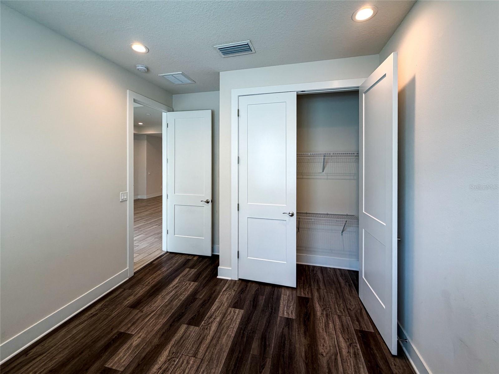 2065 Paragon Cir W Property Photo 11