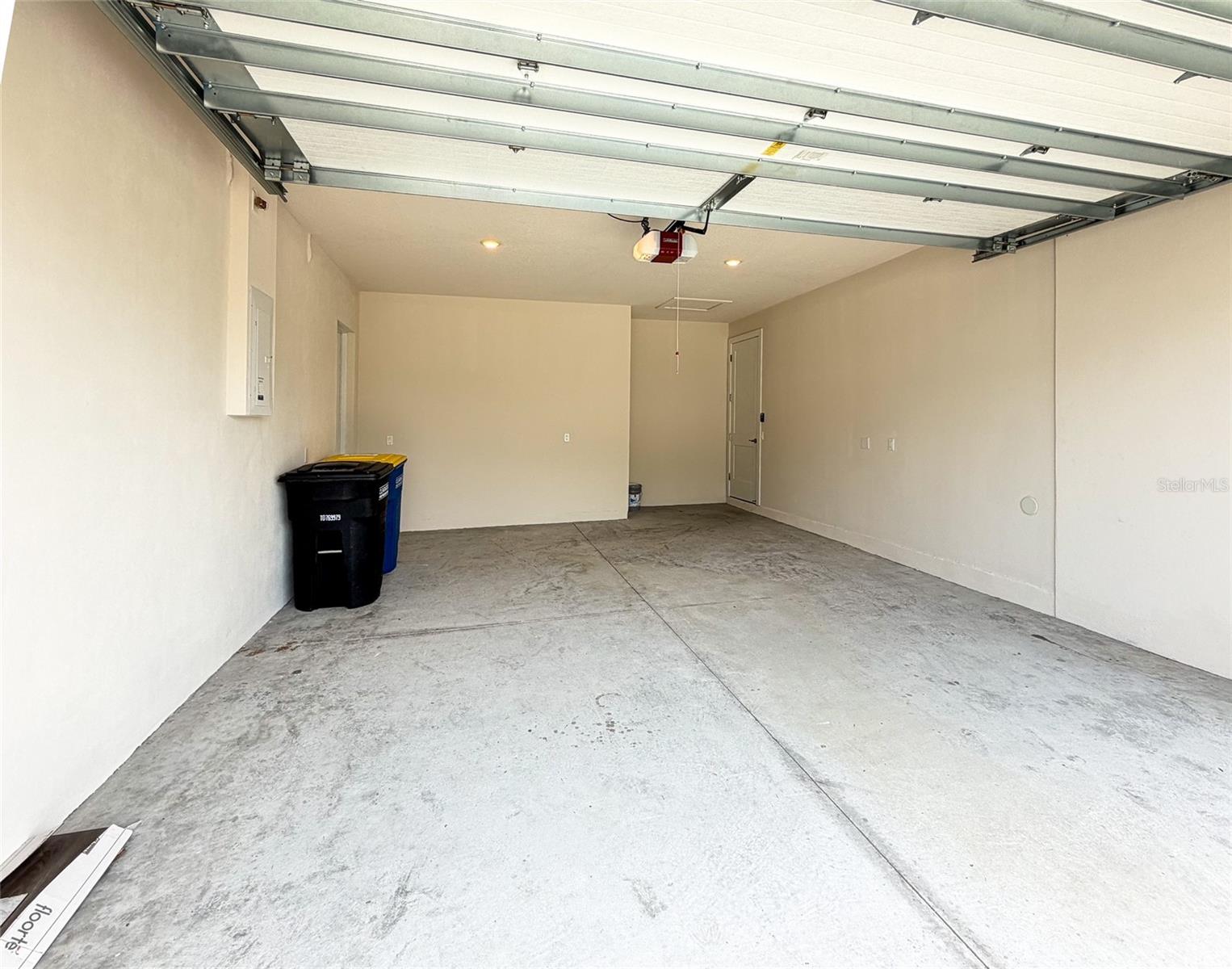 2065 Paragon Cir W Property Photo 15