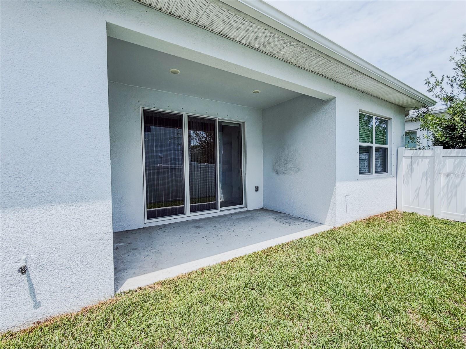 2065 Paragon Cir W Property Photo 16