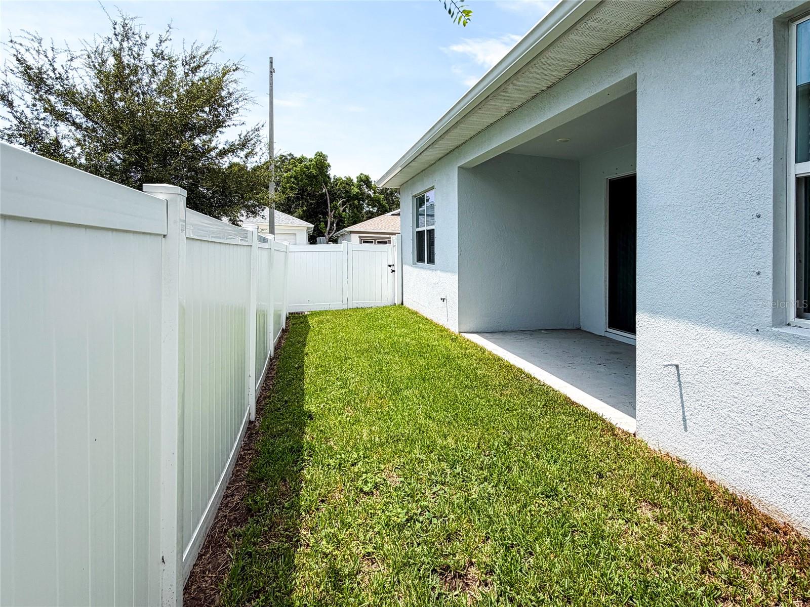 2065 Paragon Cir W Property Photo 17