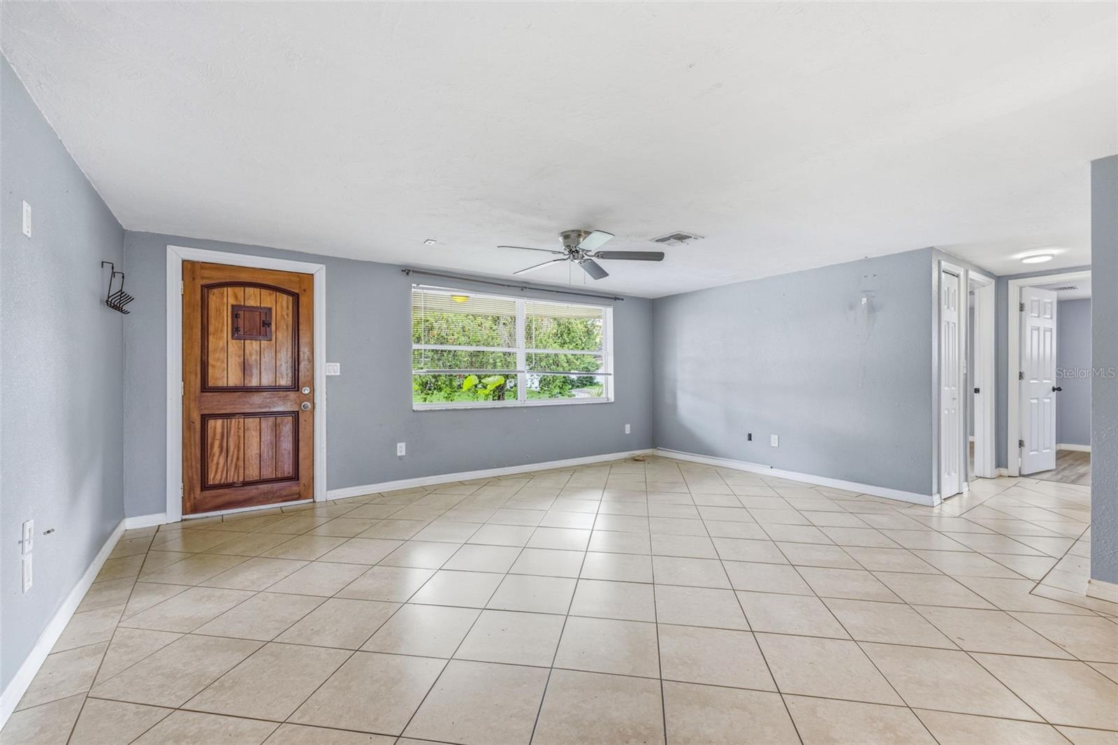 6145 Maplewood Dr Property Photo 4