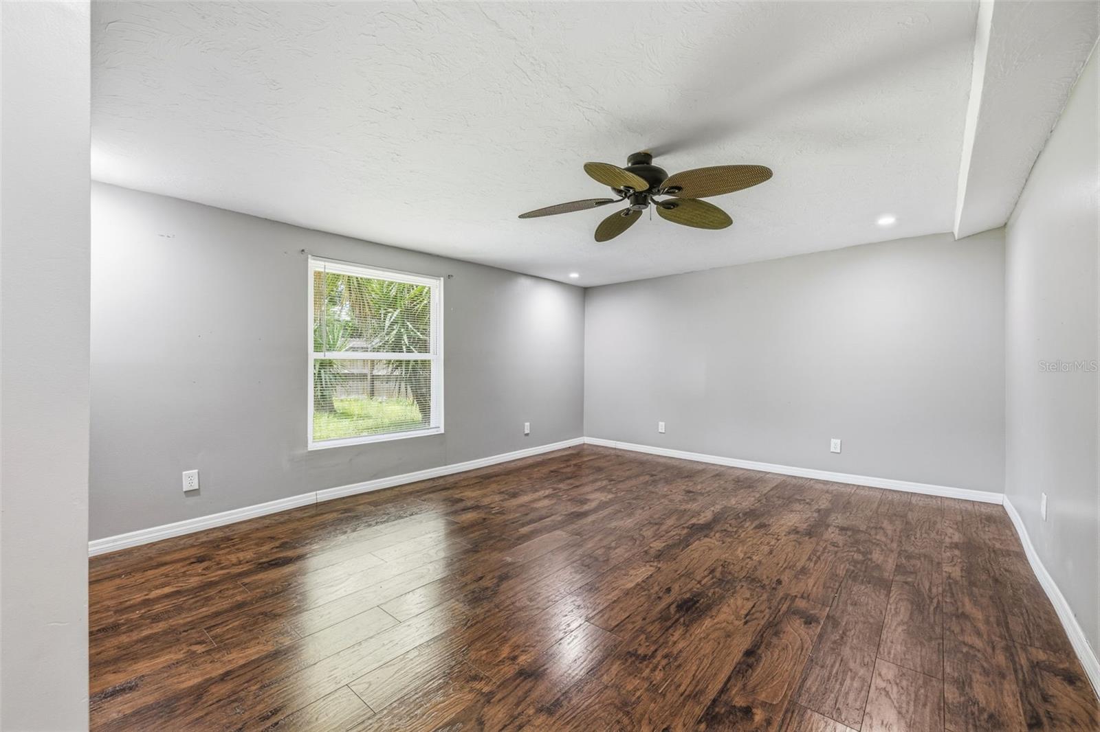 6145 Maplewood Dr Property Photo 12