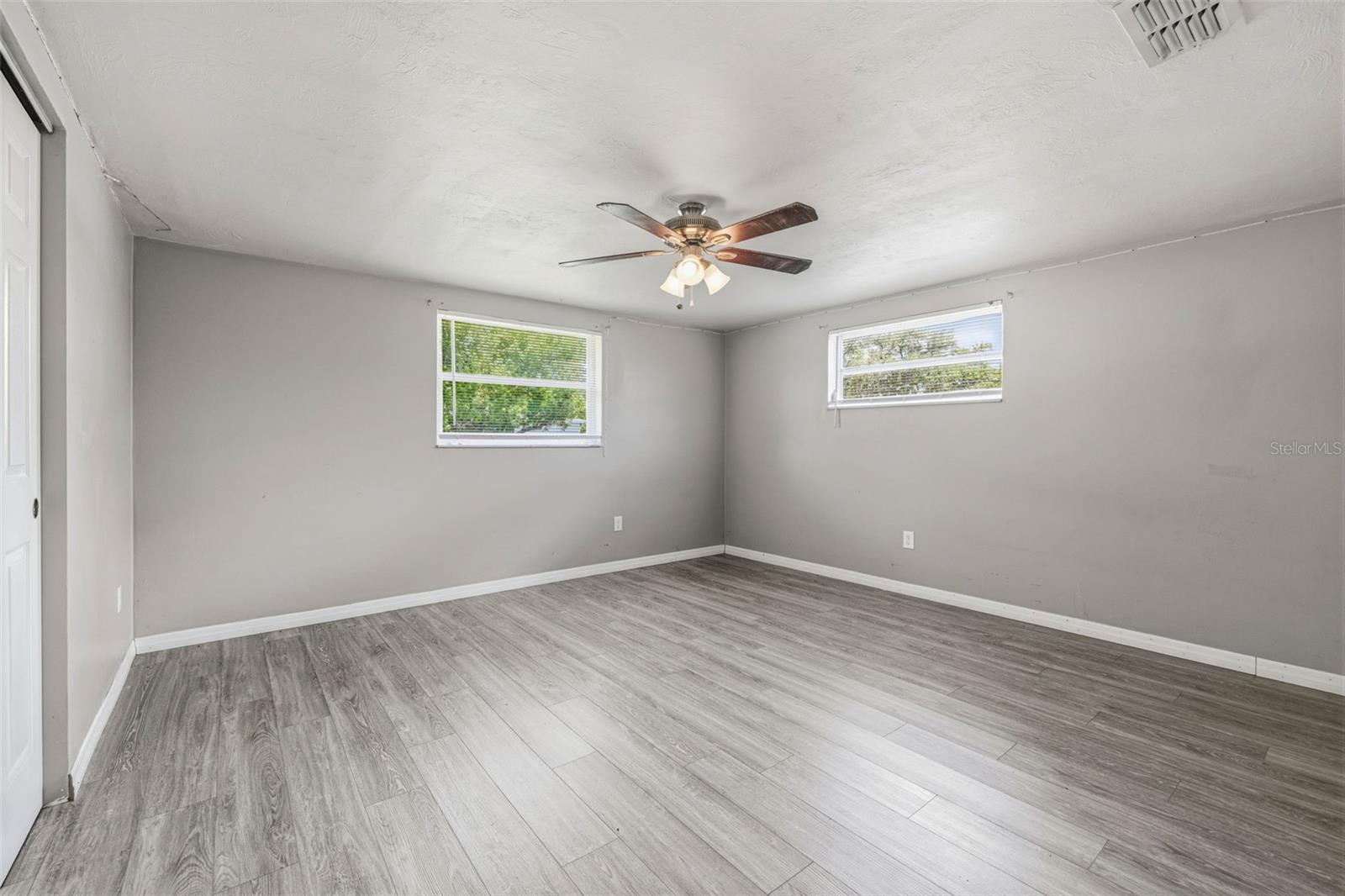 6145 Maplewood Dr Property Photo 16