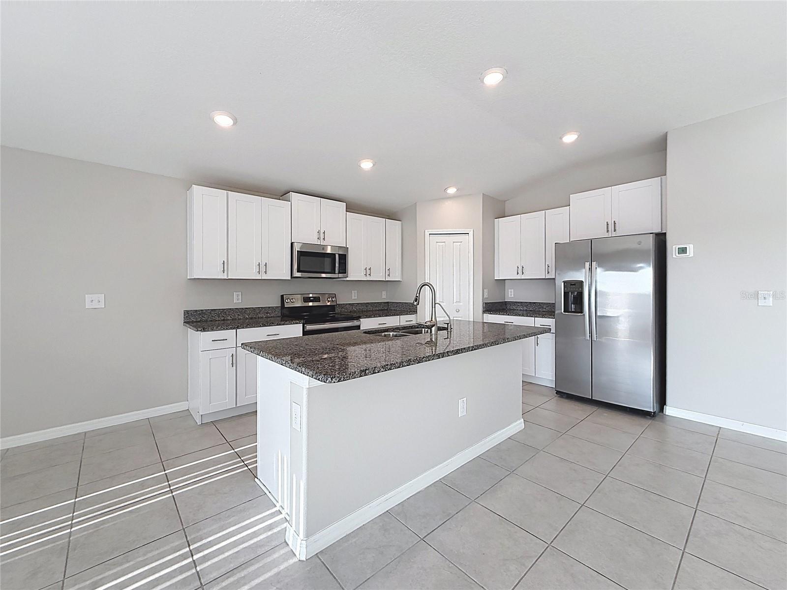 31857 Sun Kettle Loop Property Photo 8