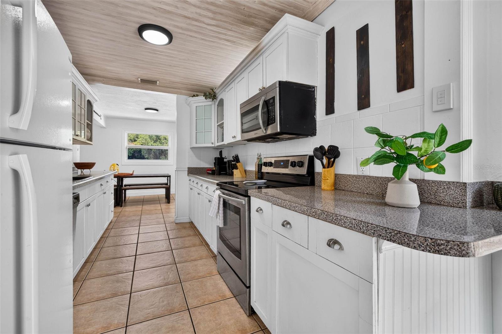 166 Pinellas Way N Property Photo 8