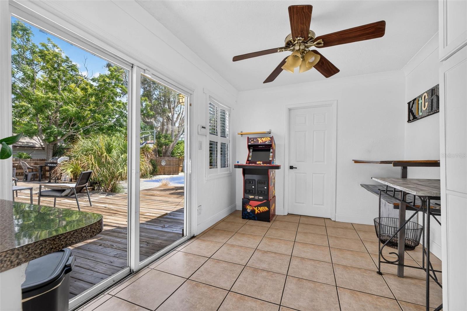 166 Pinellas Way N Property Photo 11