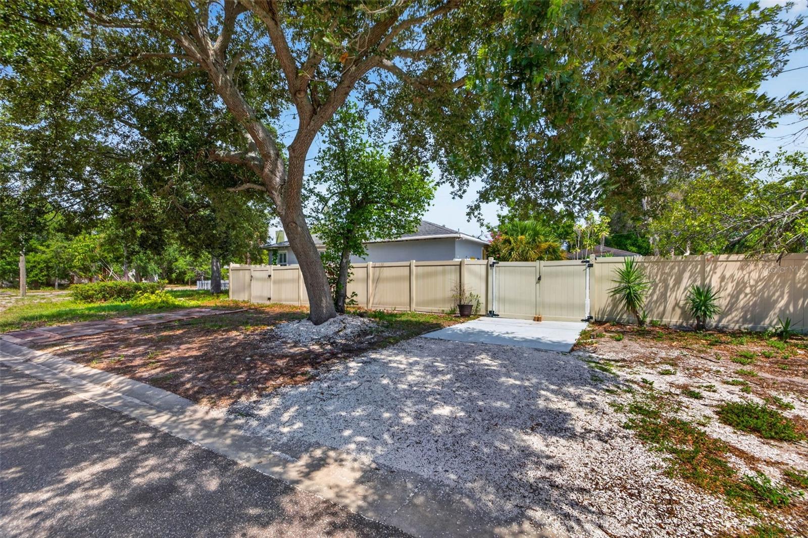 166 Pinellas Way N Property Photo 26