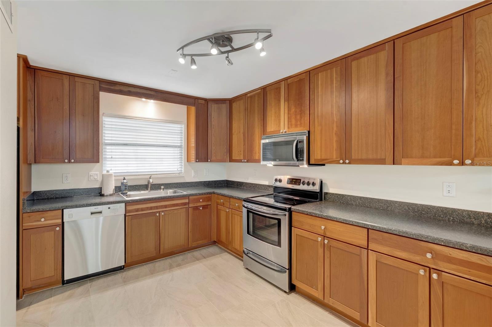 2700 Bayshore Blvd #512 Property Photo 4