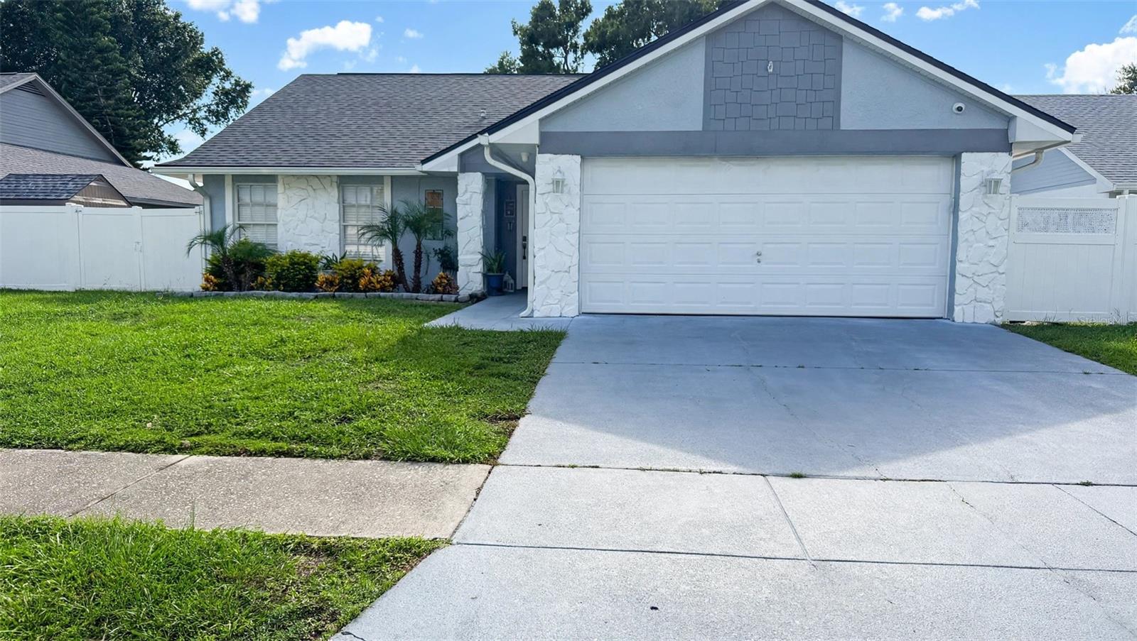 7102 HOLLOWELL DR Property Photo 1