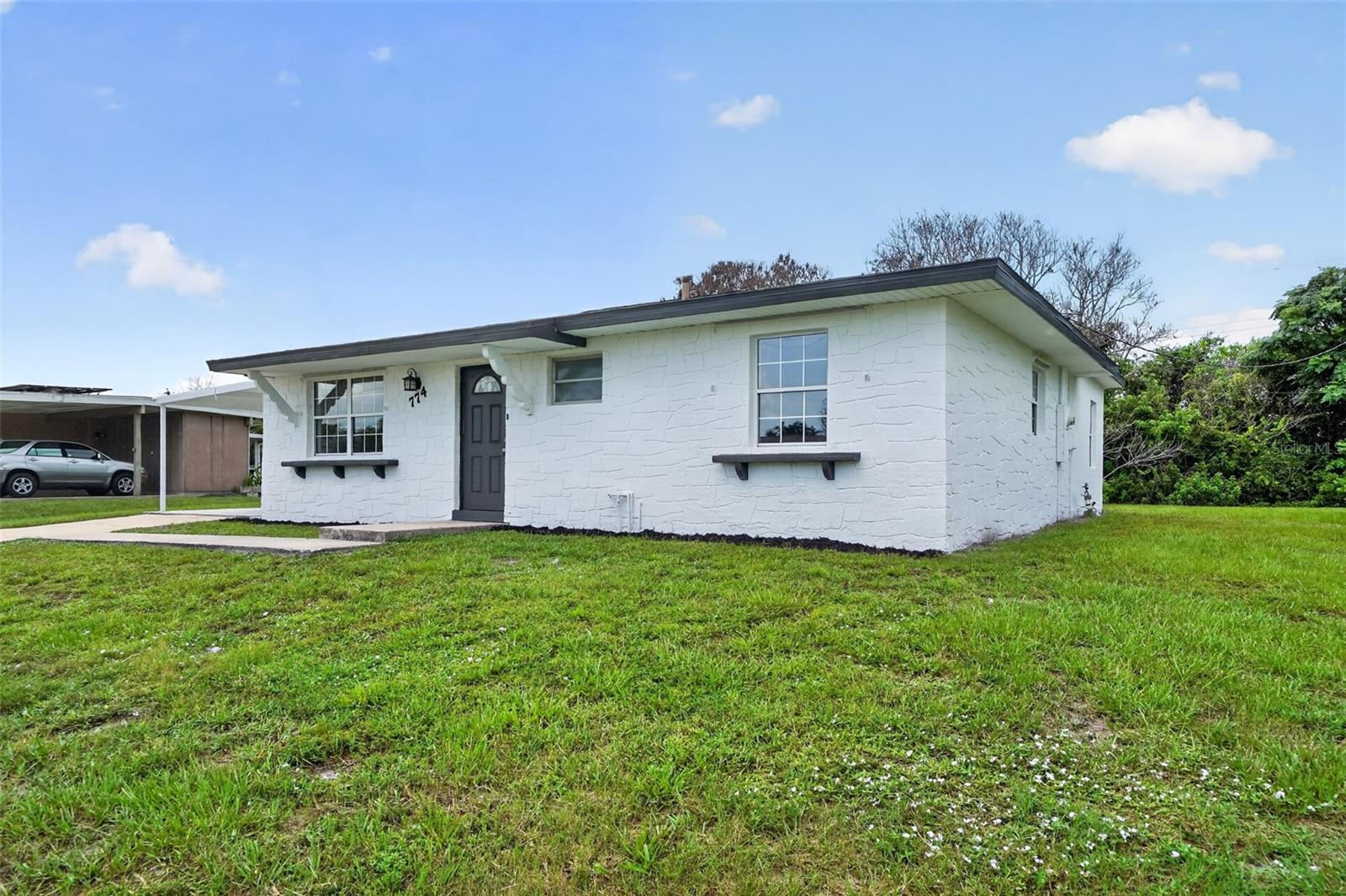 774 Hampton Dr Ne Property Photo 3