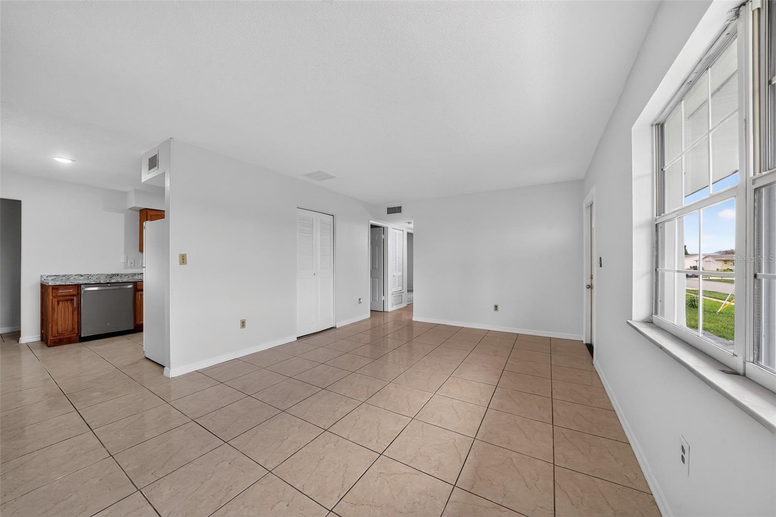 774 Hampton Dr Ne Property Photo 5