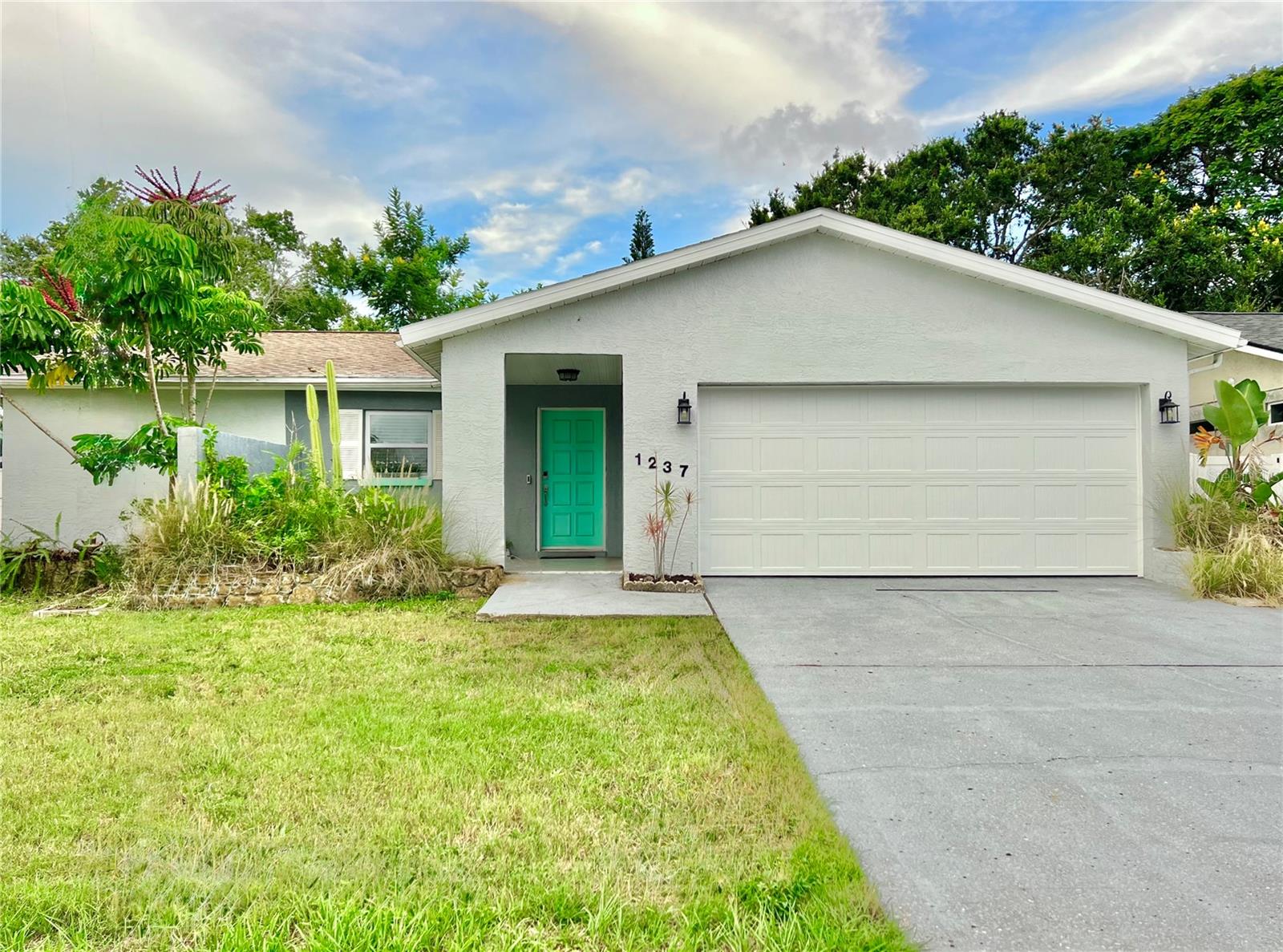 1237 Lotus Path Property Photo 1