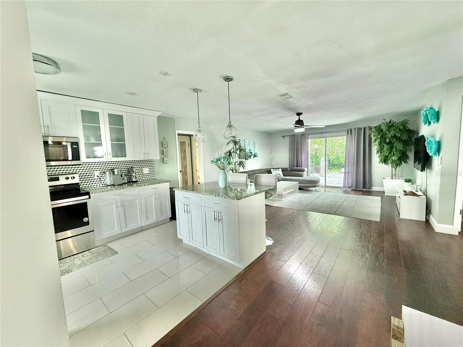 1237 Lotus Path Property Photo 4