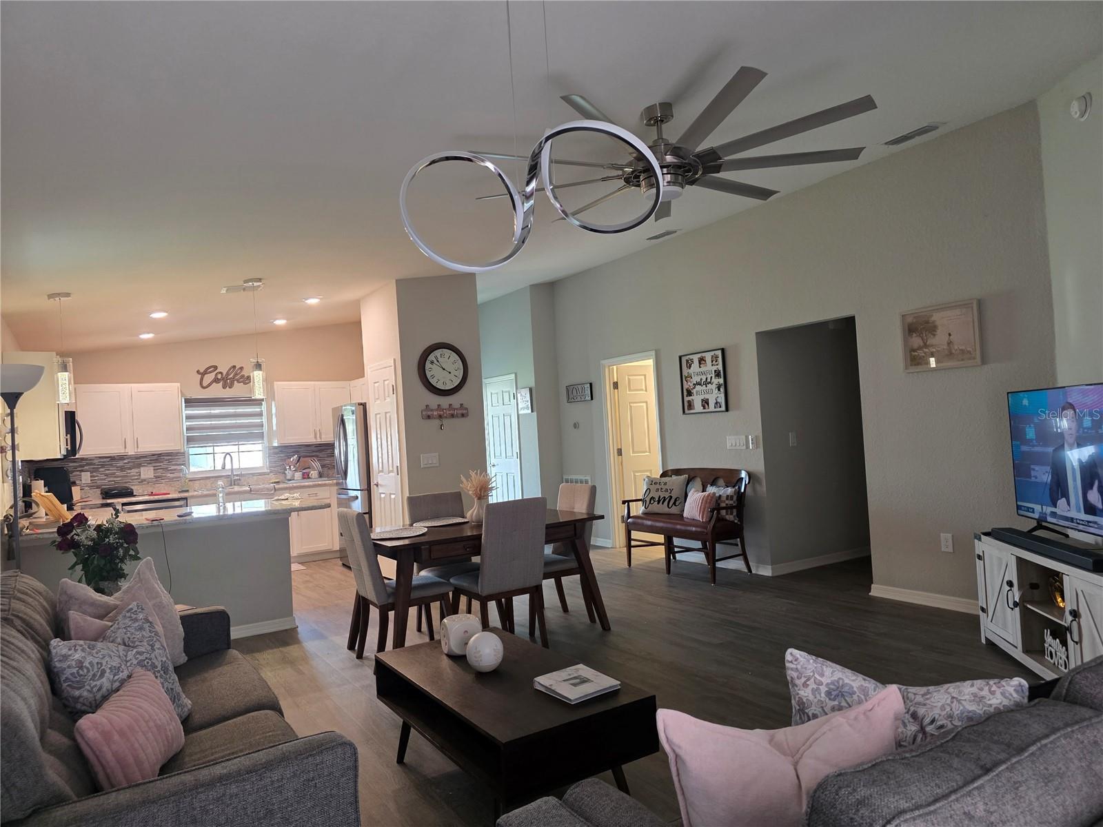424 Capri Way Property Photo 5