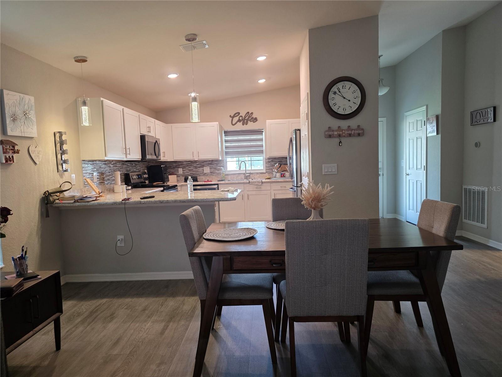 424 Capri Way Property Photo 8