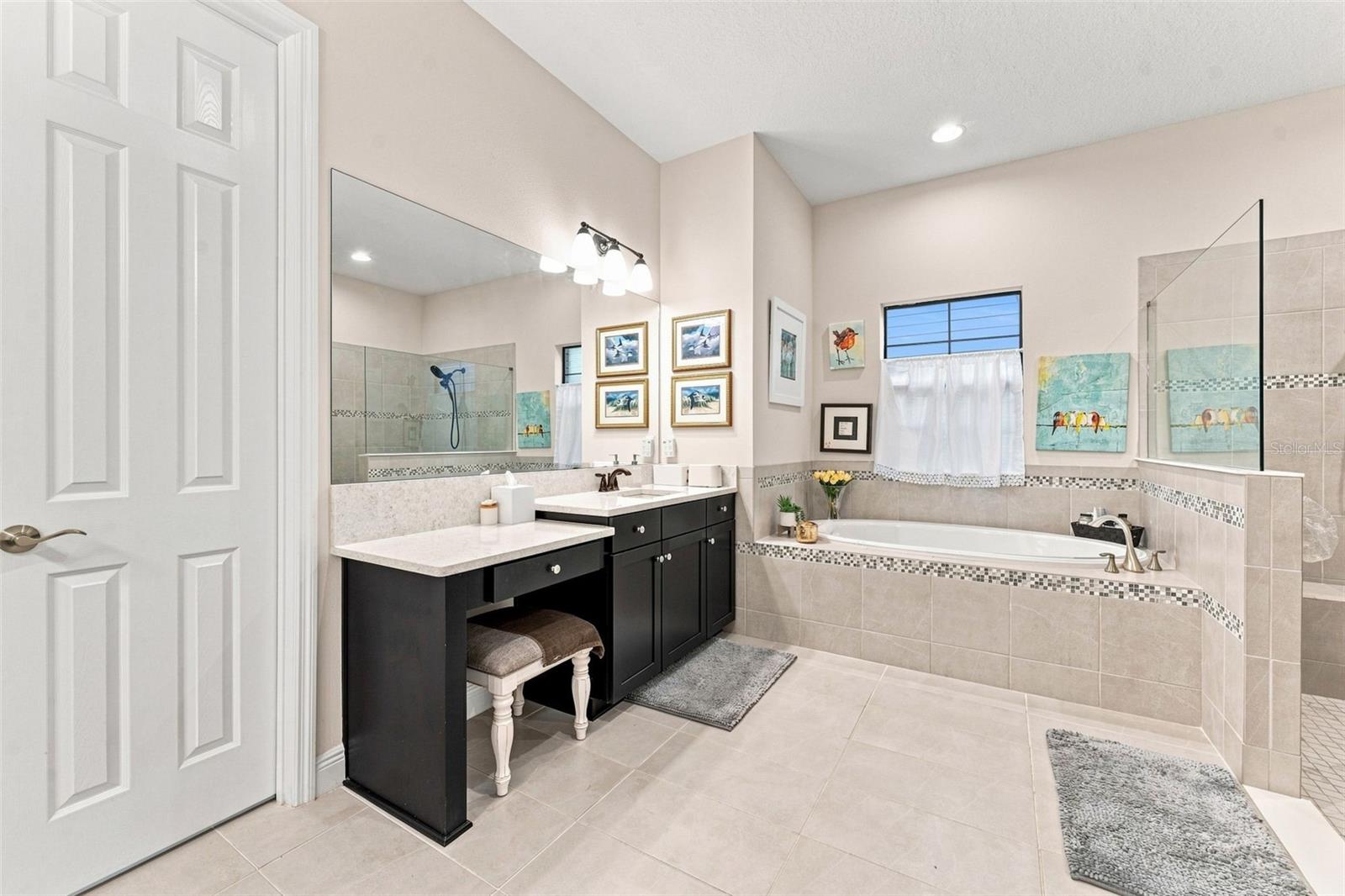 10370 Meadowrun Dr Property Photo 24