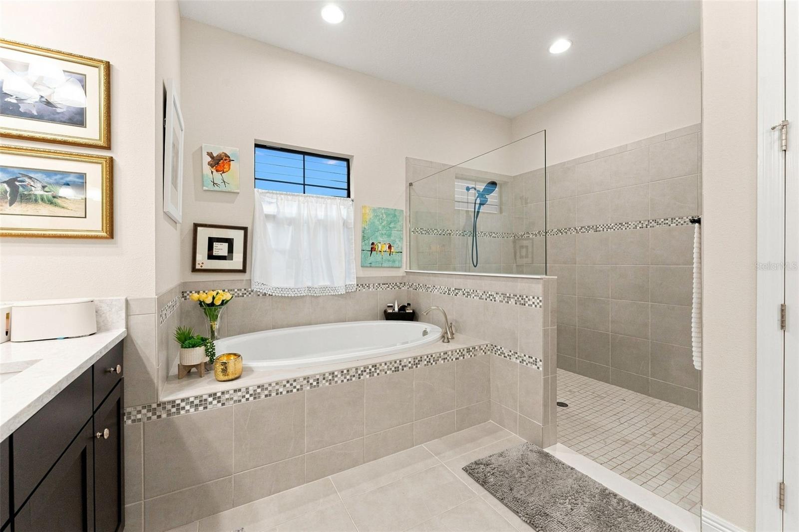 10370 Meadowrun Dr Property Photo 26