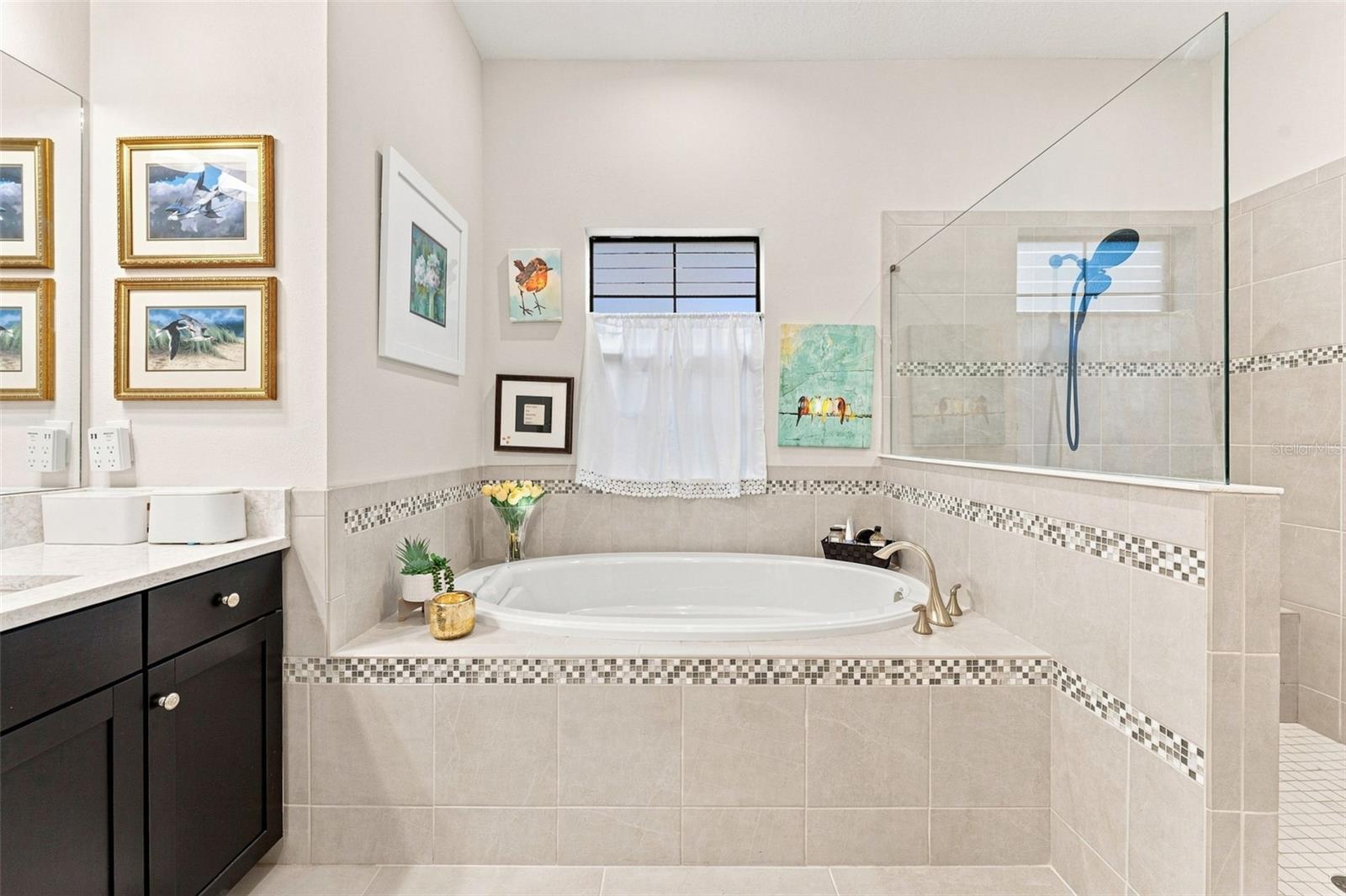10370 Meadowrun Dr Property Photo 27