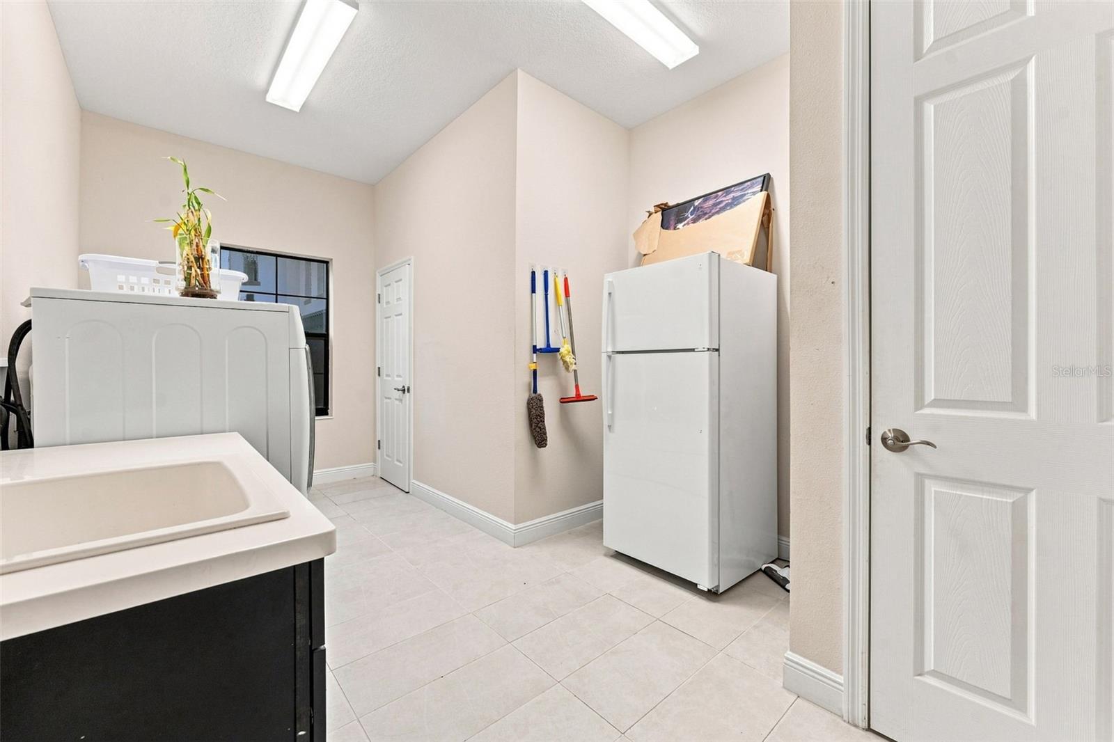 10370 Meadowrun Dr Property Photo 55