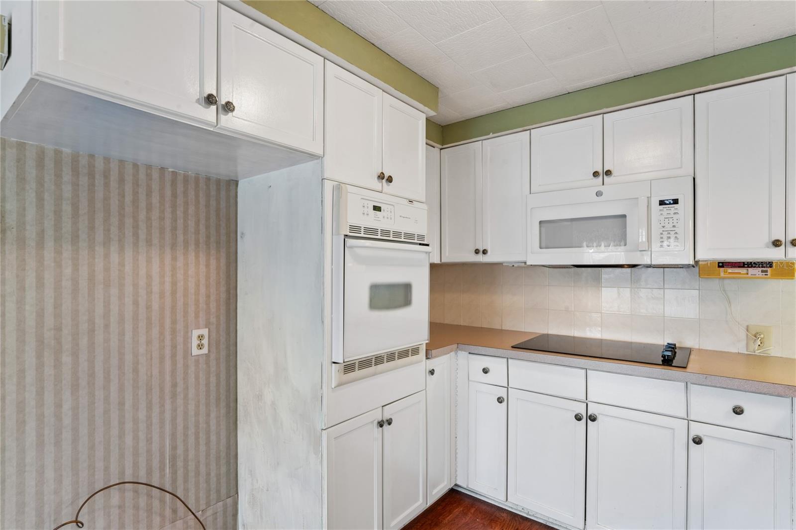 2000 E Bay Dr #25 Property Photo 10