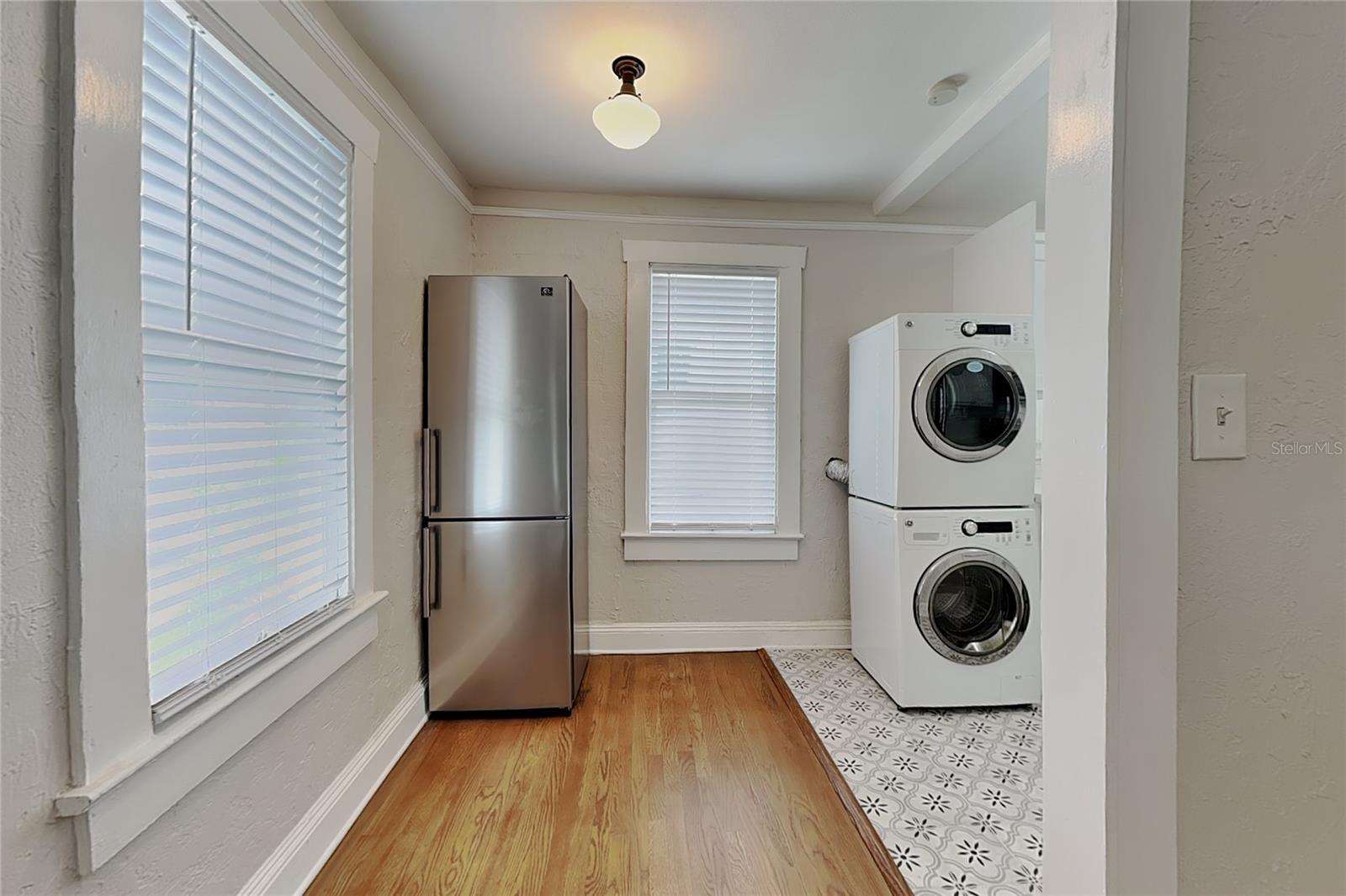 807 1/2 S Fremont Ave ##upper Property Photo 3