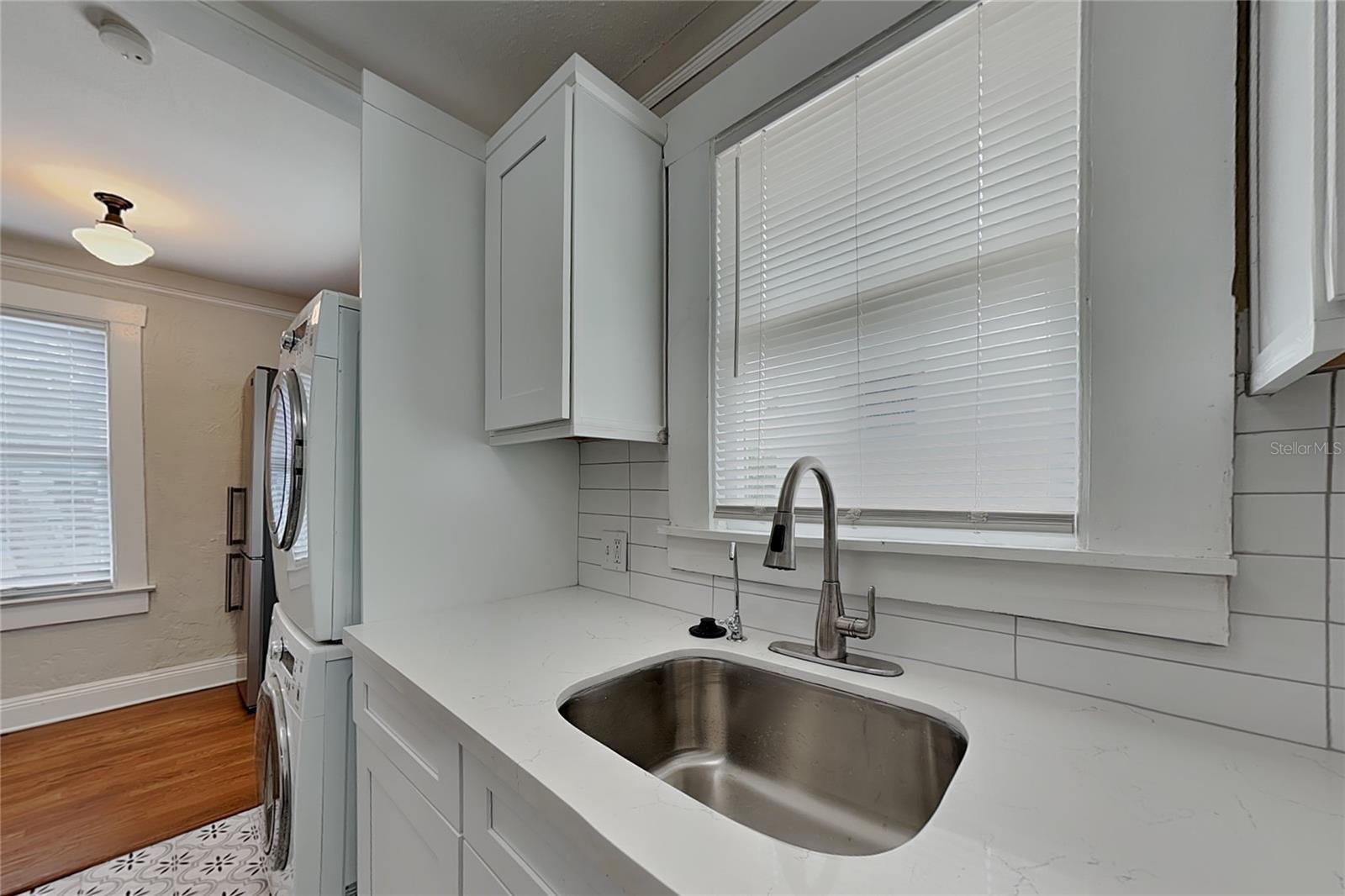 807 1/2 S Fremont Ave ##upper Property Photo 7