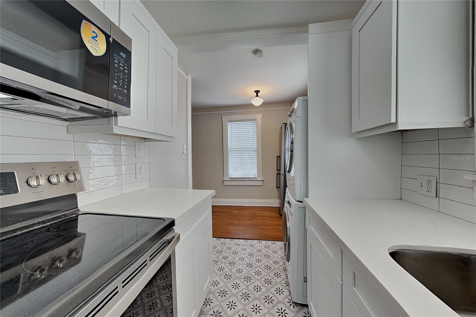 807 1/2 S Fremont Ave ##upper Property Photo 8