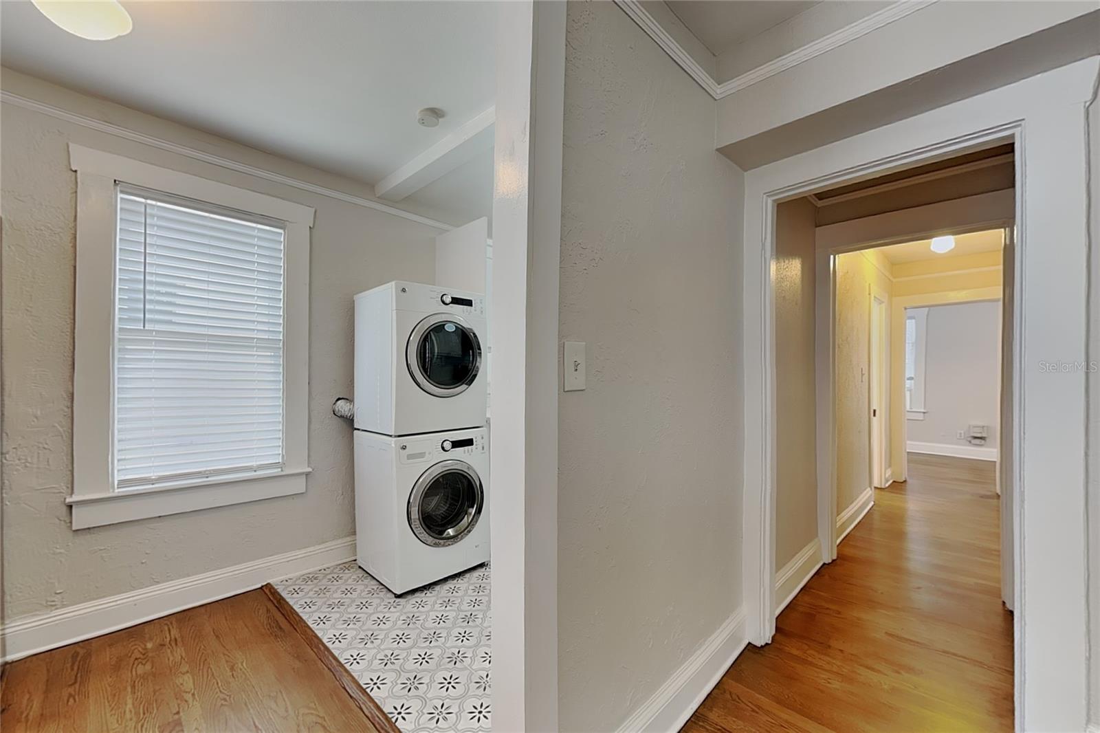 807 1/2 S Fremont Ave ##upper Property Photo 9