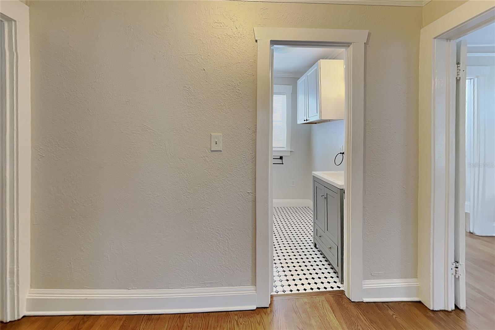 807 1/2 S Fremont Ave ##upper Property Photo 20