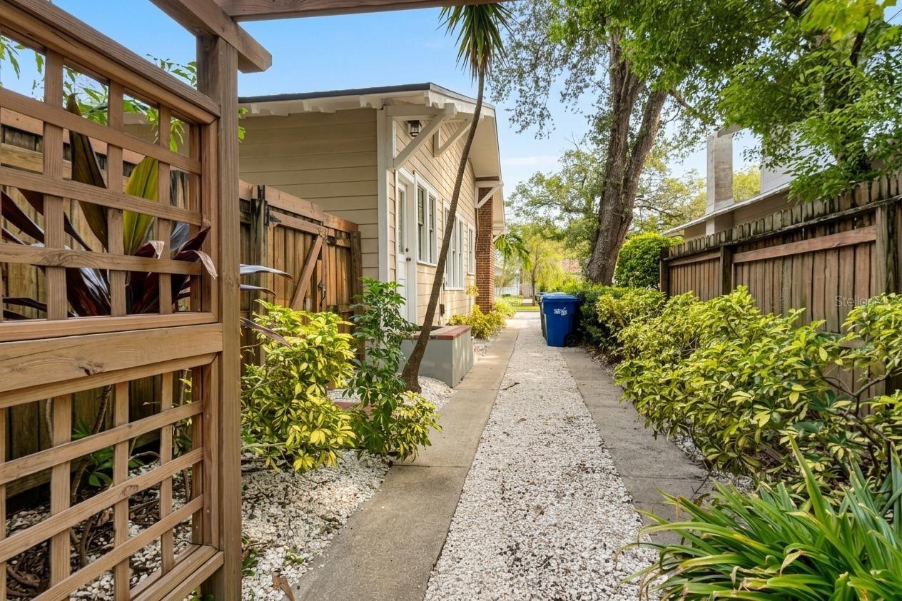 807 1/2 S Fremont Ave ##upper Property Photo 42