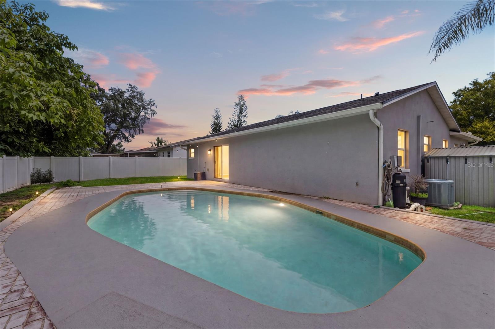 560 Robin Hill Cir Property Photo 1