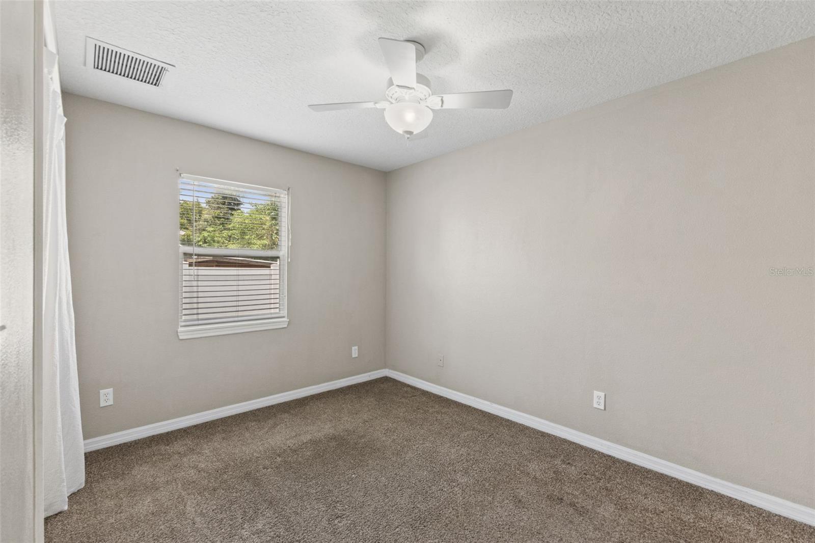 560 Robin Hill Cir Property Photo 14