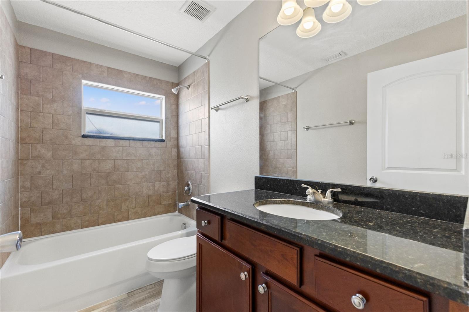 560 Robin Hill Cir Property Photo 15