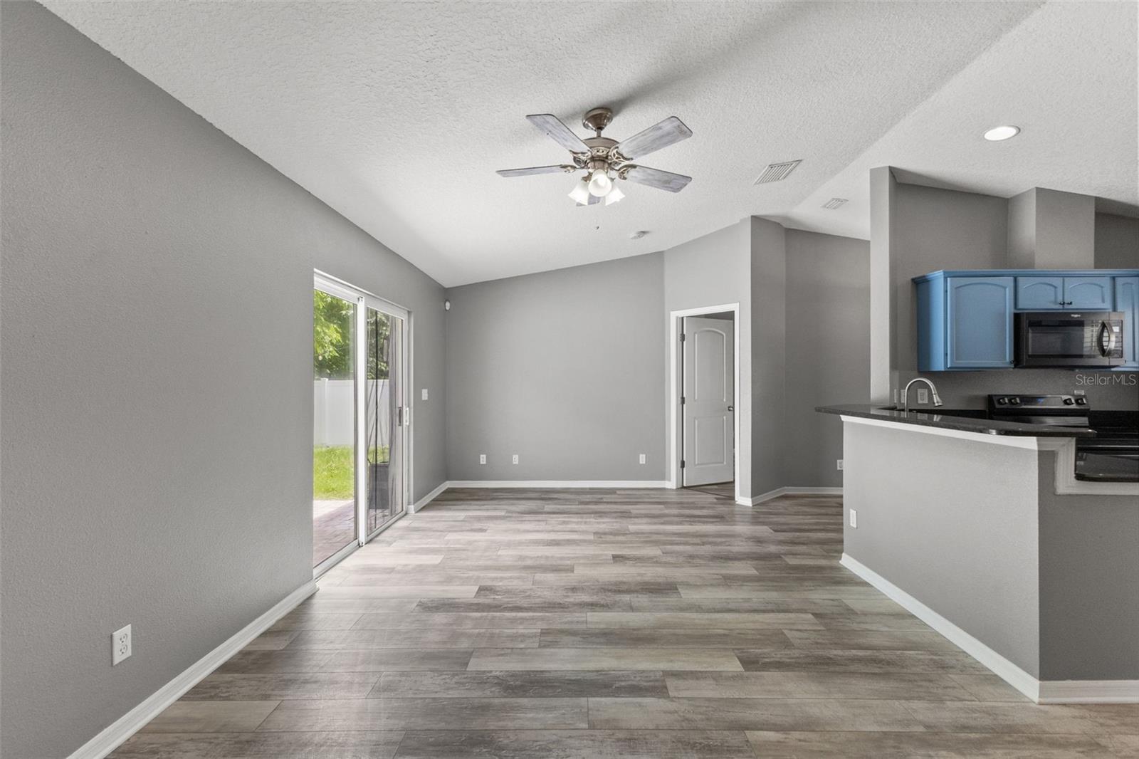 560 Robin Hill Cir Property Photo 19