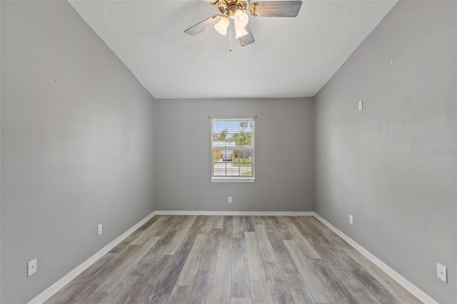 560 Robin Hill Cir Property Photo 21