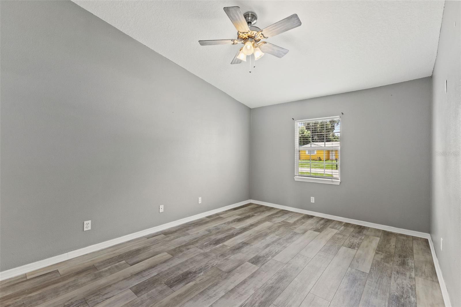 560 Robin Hill Cir Property Photo 22