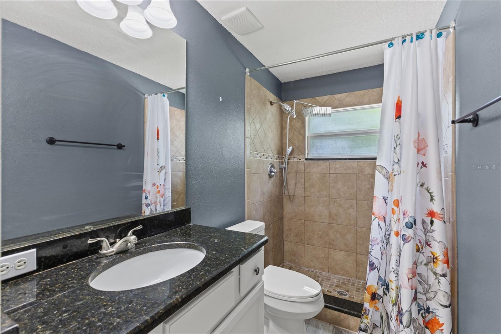 560 Robin Hill Cir Property Photo 25