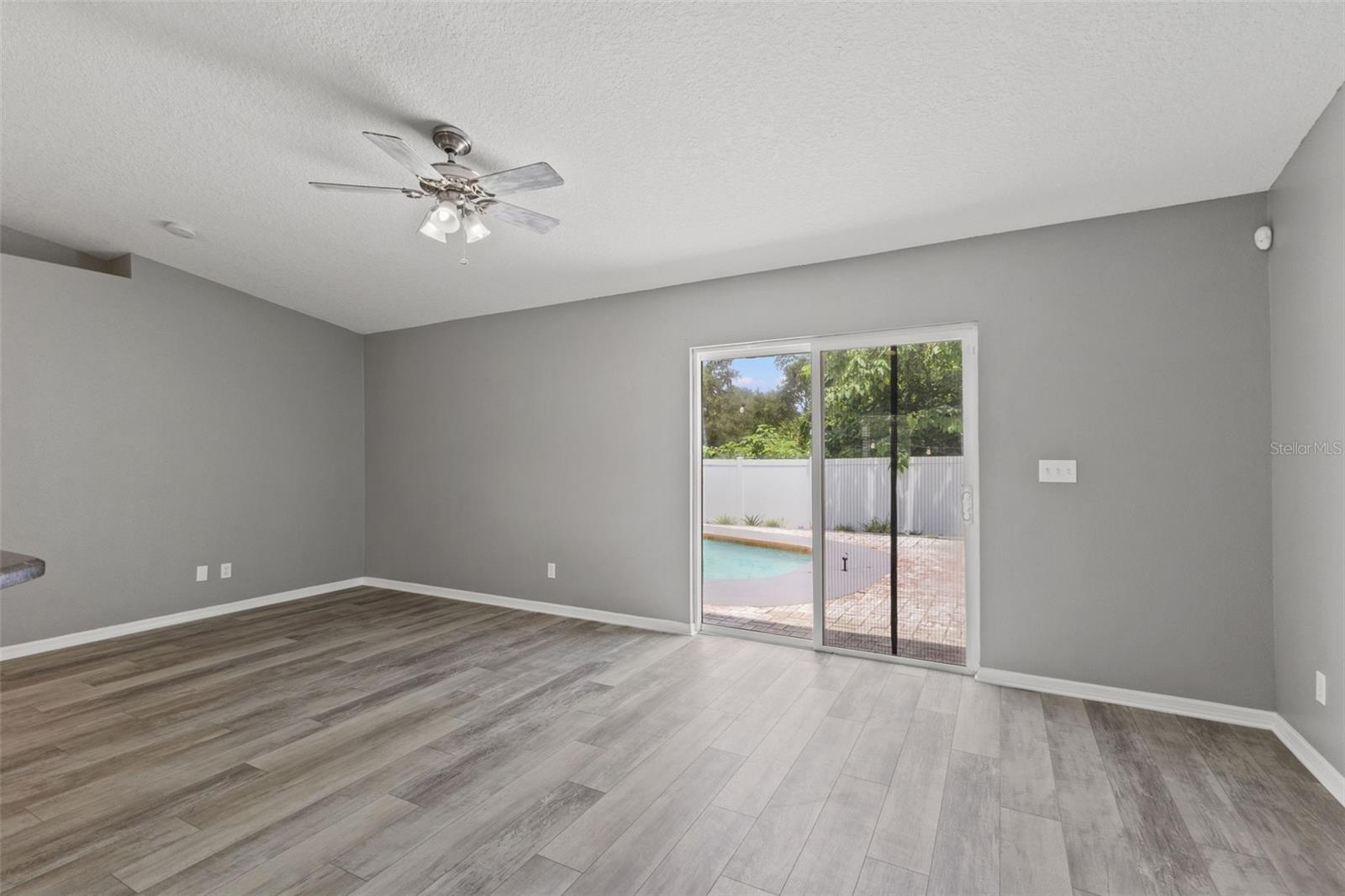 560 Robin Hill Cir Property Photo 26