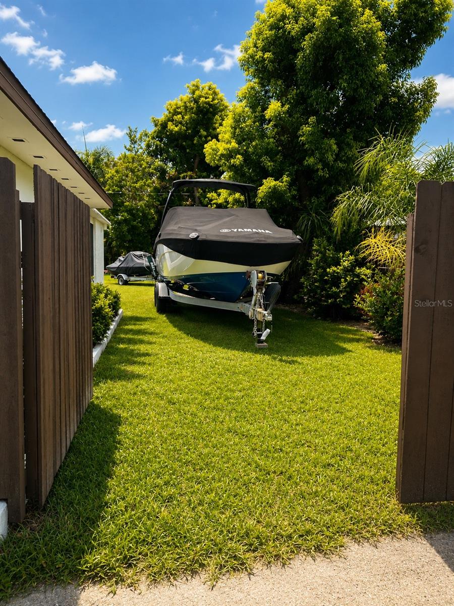1712 Indian Rocks Rd Property Photo 40