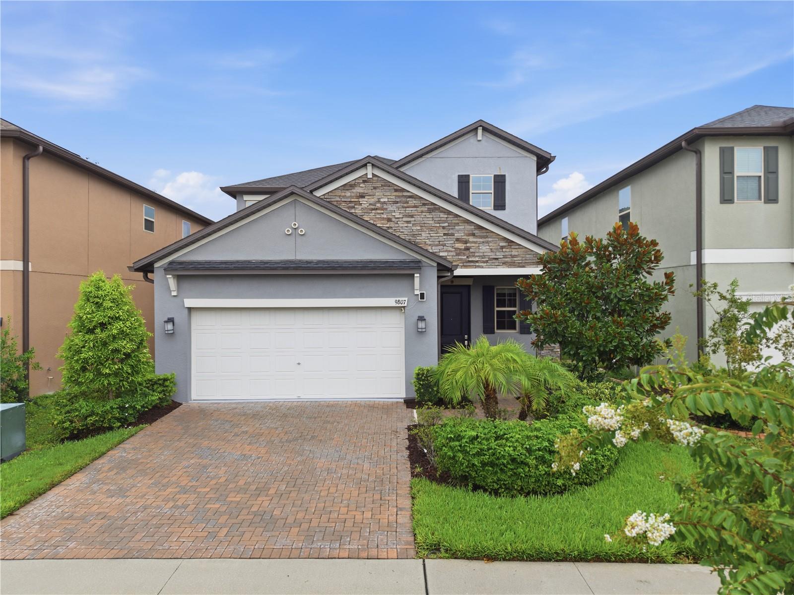 9807 Wild Begonia Loop Property Photo 3
