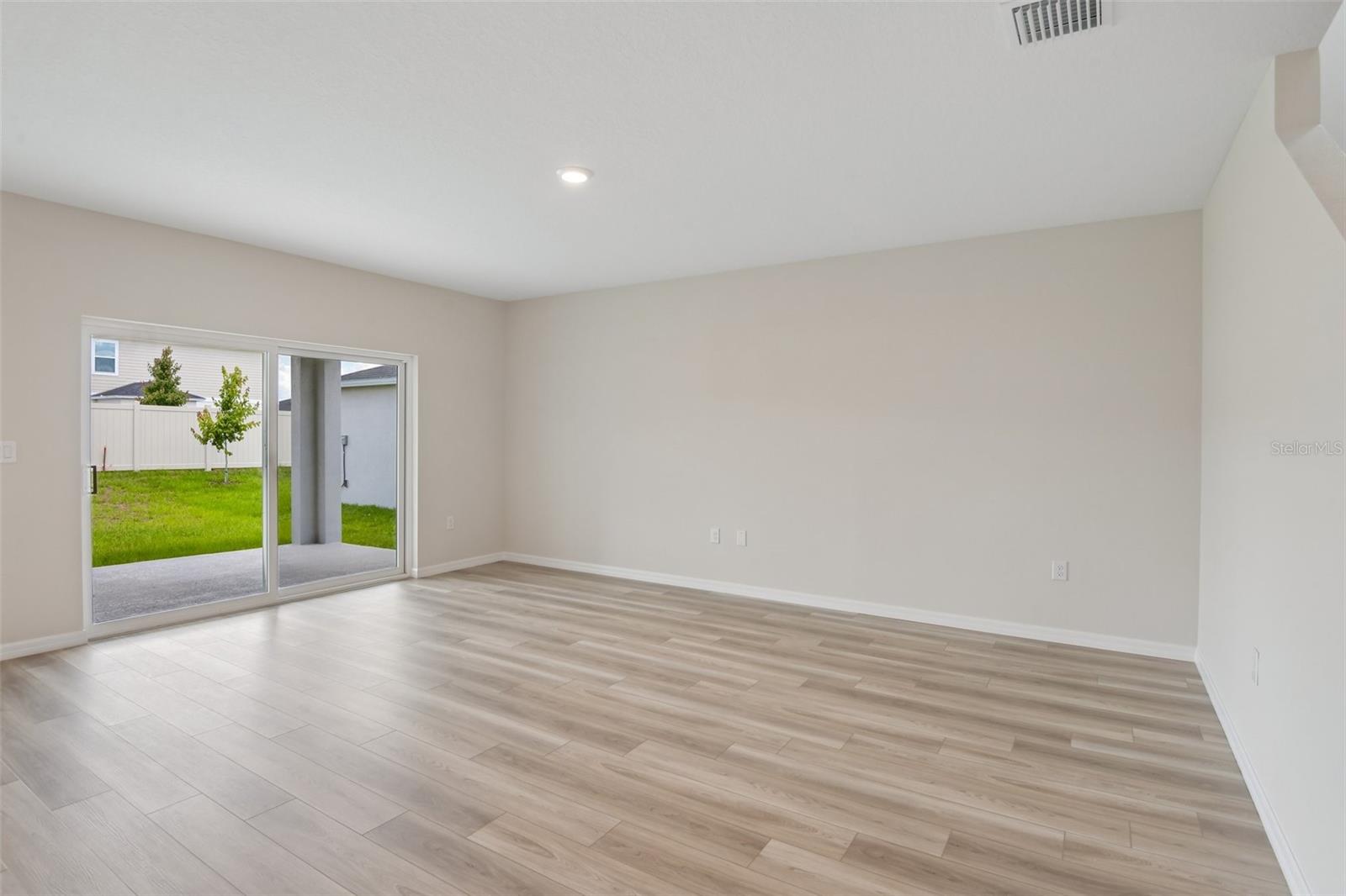 4192 River Beacon Blvd Property Photo 3