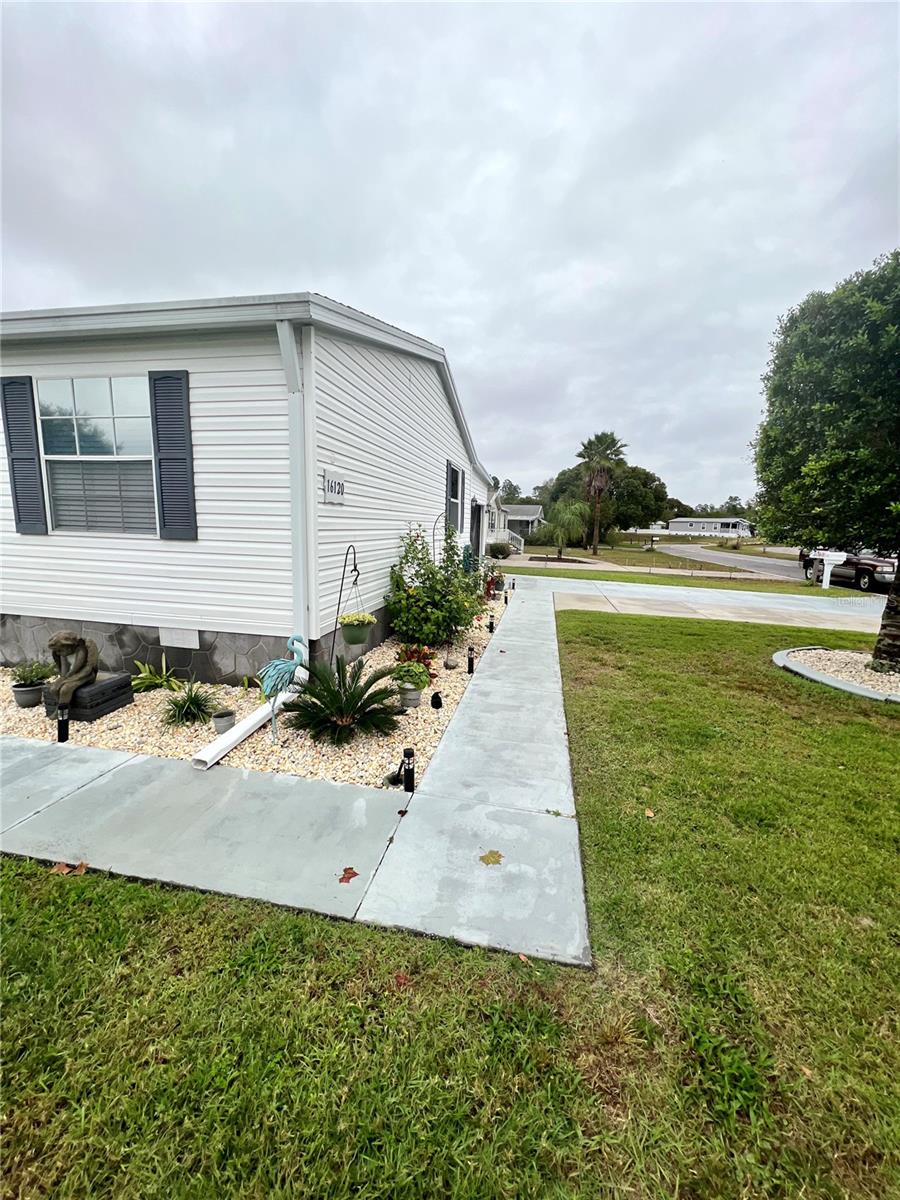 16120 Brookridge Blvd Property Photo 3