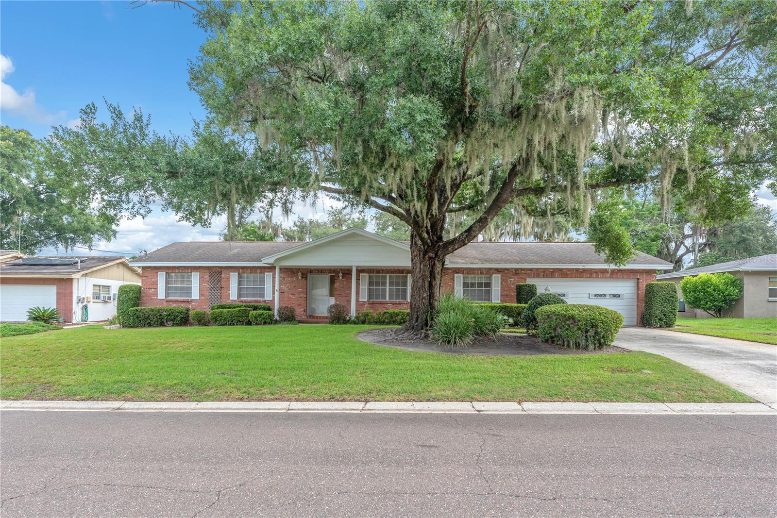 110 ASHBROOK DR