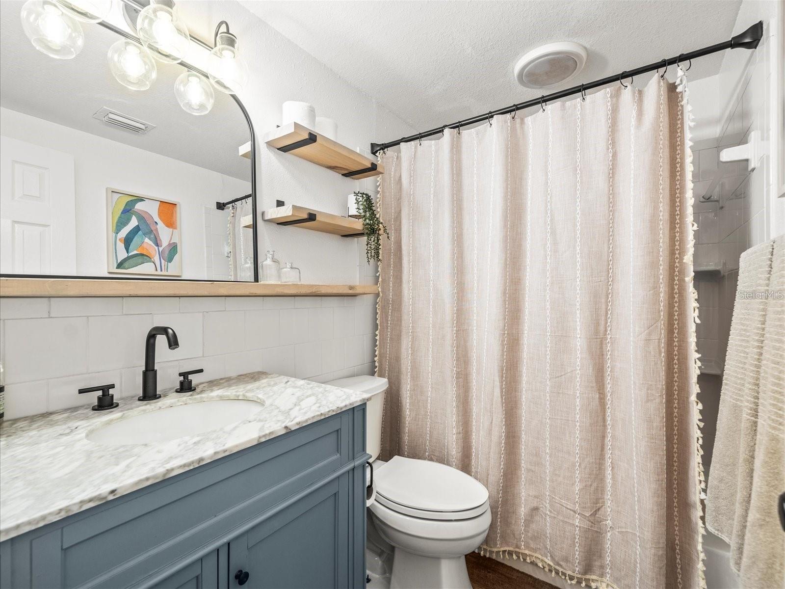 3138 W Varn Ave Property Photo 7