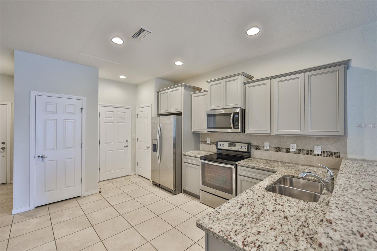 9160 Hillcroft Dr Property Photo 2