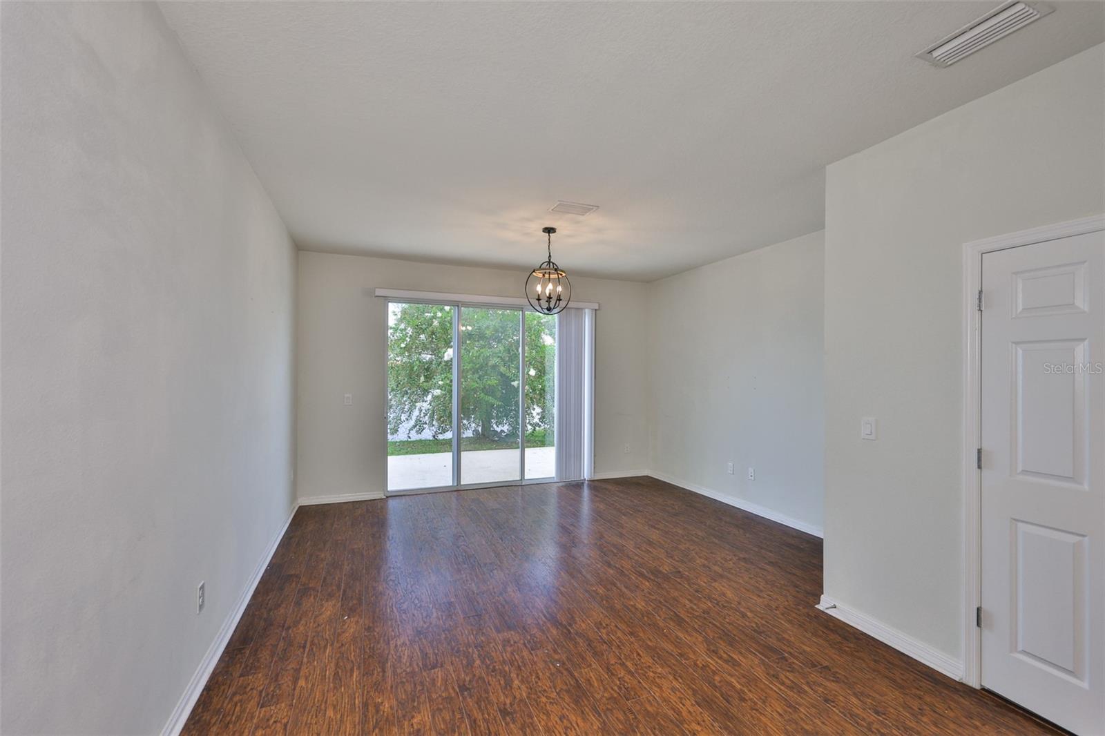 9160 Hillcroft Dr Property Photo 3